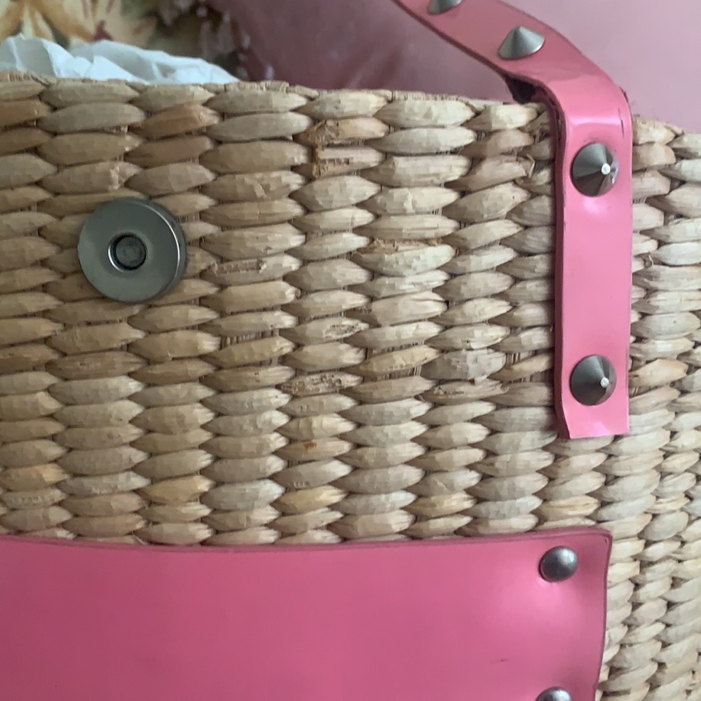 GUESS RATTAN HANDBAG - Picture 8 of 9